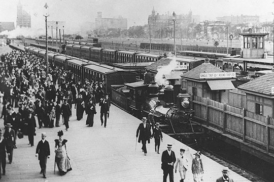 Image of people arriving by train on Chicago Day